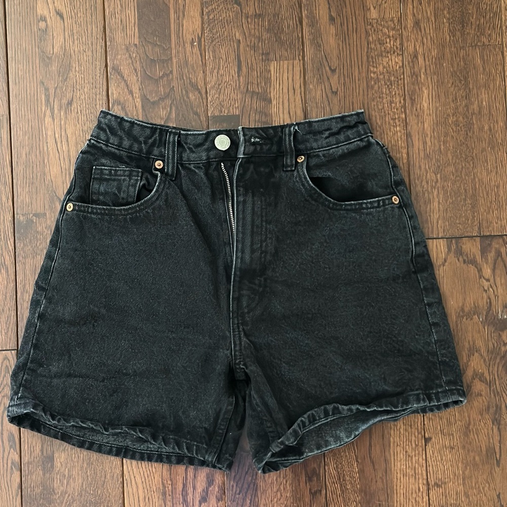 Zara High-Waisted Mom Fit Jean Shorts